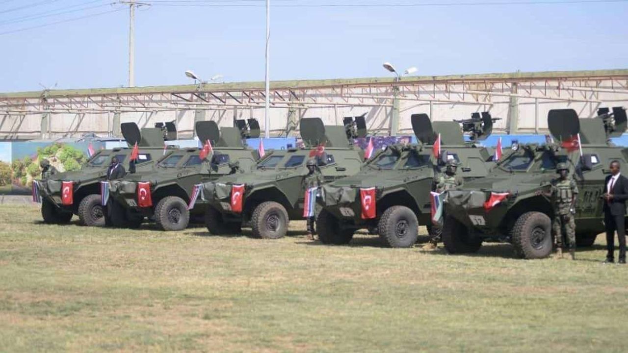 La Turquie a livré 17 véhicules blindés de transport de troupes Cobra-I à la Gambie