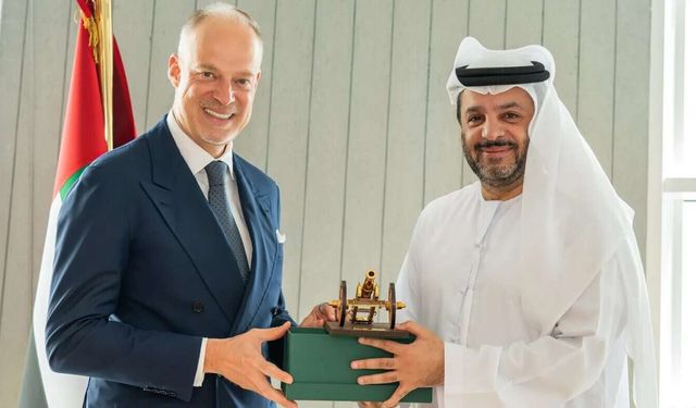 Le ministre hongrois de la Défense en visite au groupe EDGE