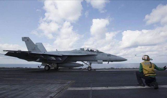 Un bombardier américain largue des munitions lors d'un exercice aérien conjoint avec la Corée du Sud