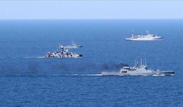 La Russie lance des exercices navals massifs avec 300 navires de guerre et vedettes rapides