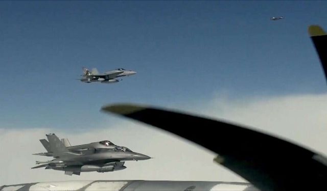 2 bombardiers stratégiques russes effectuent un vol d'entraînement au-dessus de la mer du Japon