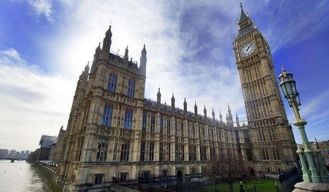 Le Royaume-Uni annonce une aide de près de 800 millions de dollars à l'Ukraine