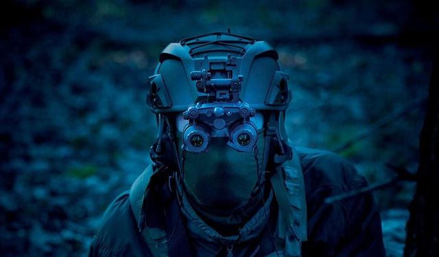Thales livre les 300 premières jumelles de vision nocturne du contrat Bi-NYX à l’armée de terre