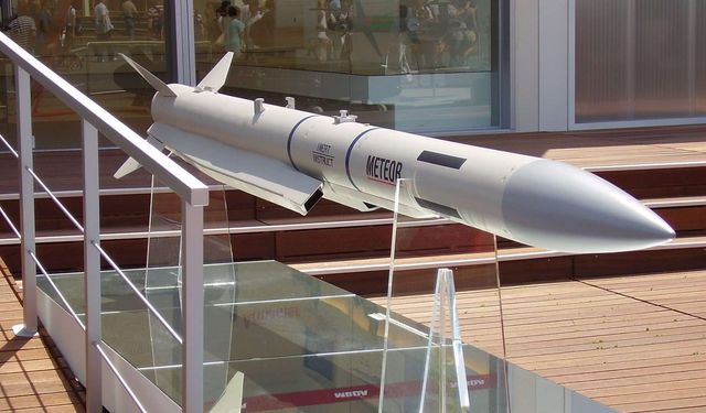 Le PM grec interpelle à nouveau Macron sur une possible vente de missiles Meteor à la Turquie