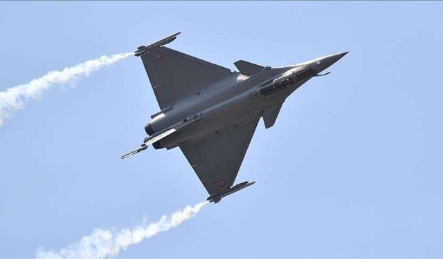 La France envisage d’accroître son nombre de frégates, de Rafale et d’accélérer sur les drones