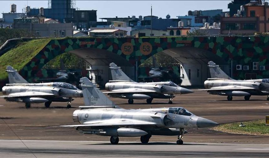 La France livre le 1er Mirage 2000 à l'Ukraine