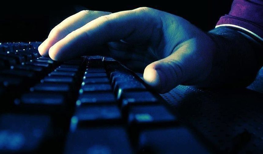 France : Des hackers piratent les données d’un million de fonctionnaires et facilitent des vols d’armes